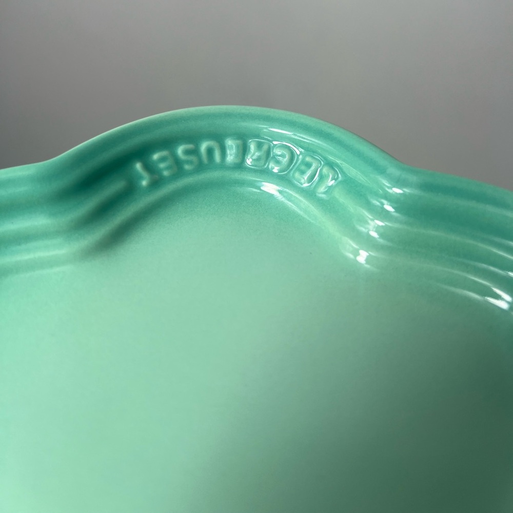 Le Creuset Stoneware Flower Petal Scalloped Trinket Dish Plate Tray - Picture 9 of 11